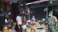 Pantau Harga Sembako, Babinsa Turun ke Pasar Tradisional