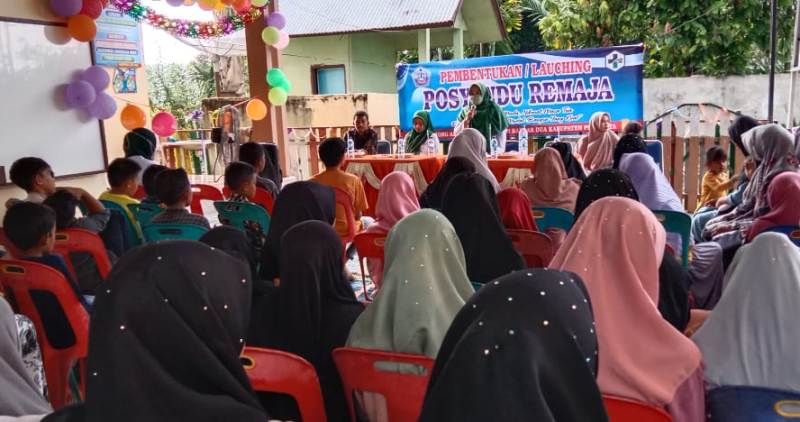 Puluhan remaja Gampong Alue Mee, Kecamatan Bandar Dua, Pidie Jaya (Pijay) belum lama ini, mengikuti Posyandu remaja (Posrem) yang dilangsungkan petugas kesehatan Puskesmas Blang Kuta di Meunasah (surau) desa setempat.